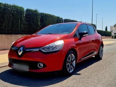 Rojo Usado 2014 Renault Clio IV Dynamique Berlina | 7900 € (Un poco caro)