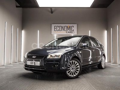Gris / plata Usado 2006 Ford Focus Sport Berlina | 5999 € (Caro)