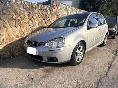 Usado VW Golf V Highline 105 CV (77 kW) 2007 Gris / plata Berlina