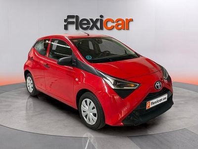 Usado Toyota Aygo X-play 72 CV (52 kW) 2022 Rojo Utilitario