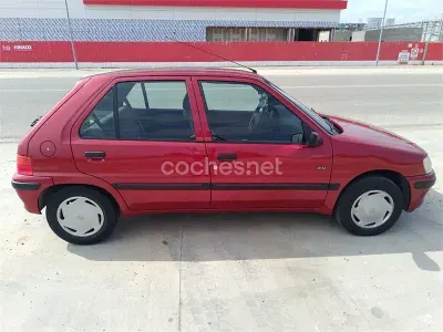Usado Peugeot 106 60 CV (44 kW) 1996 Rojo Utilitario