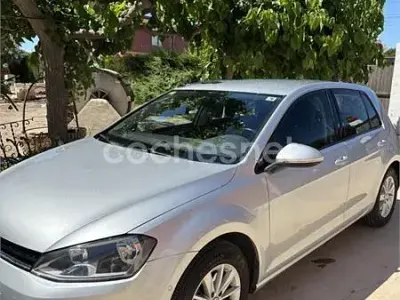 Usado VW Golf VII Advance 125 CV (91 kW) 2016 Gris / plata Berlina
