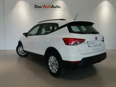 Usado Seat Arona Style 115 CV (84 kW) 2024 Gris plata SUV