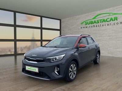 Usado Kia Stonic 120 CV (88 kW) 2021 Gris / plata SUV