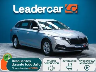 Usado Skoda Octavia Ambition 150 CV (110 kW) 2022 Plateado Familiar