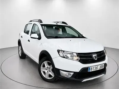 Usado Dacia Sandero Stepway 90 CV (66 kW) 2014 Blanco Berlina