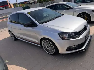 Usado VW Polo Sportline 90 CV (66 kW) 2017 Plateado Utilitario