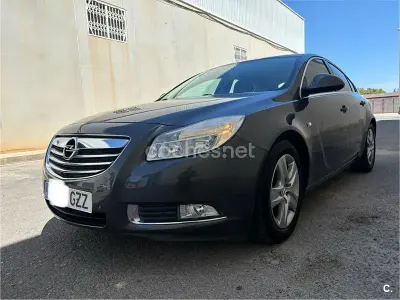 Usado Opel Insignia Essentia 110 CV (80 kW) 2010 Gris / plata Berlina