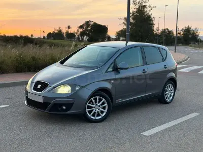 Usado Seat Altea Style 140 CV (102 kW) 2012 Gris / plata Monovolumen