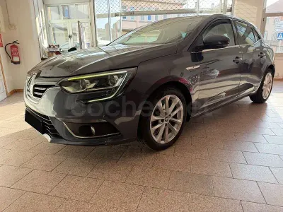 Usado Renault Mégane IV Zen 130 CV (95 kW) 2017 Gris / plata Berlina