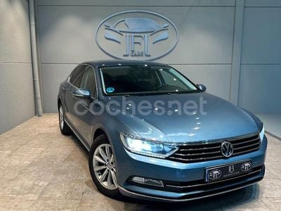 Azul Usado 2017 VW Passat Advance Berlina | 15.499 € (Precio justo)