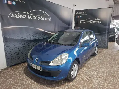 Usado Renault Clio II 100 CV (73 kW) 2006 Azul Berlina