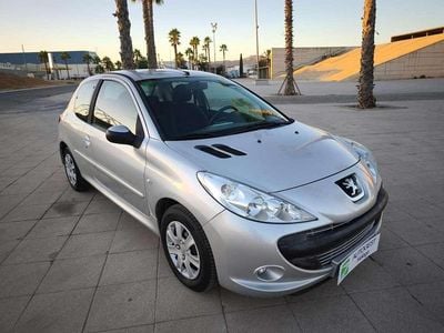 Usado Peugeot 206+ 60 CV (44 kW) 2010 Gris Utilitario