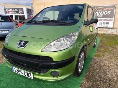 Usado Peugeot 1007 70 CV (51 kW) 2006 Verde Monovolumen