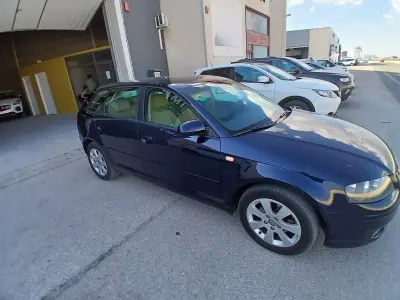 Usado Audi A3 Ambition 102 CV (75 kW) 2006 Azul Utilitario