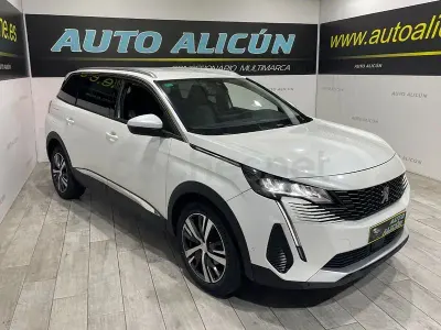 Usado Peugeot 5008 Allure 130 CV (95 kW) 2021 Blanco SUV