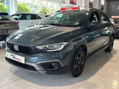 Używany Fiat Tipo Cross 130 KM (95 kW) 2022 Niebieski Sedan/Limuzyna