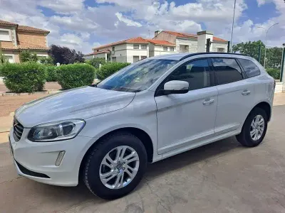 Usado Volvo XC60 Momentum 150 CV (110 kW) 2017 Blanco SUV