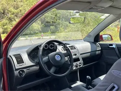 Usado VW Polo Trendline 65 CV (47 kW) 2002 Rojo Berlina