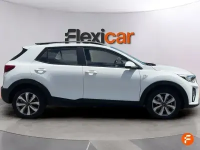 Usado Kia Stonic 84 CV (61 kW) 2023 Blanco SUV