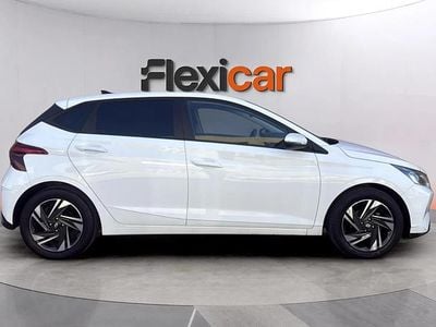 Usado Hyundai i20 84 CV (61 kW) 2022 Blanco Utilitario