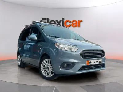 Usado Ford Tourneo Courier Ambiente 102 CV (75 kW) 2018 Azul Monovolumen