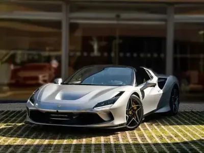Usado Ferrari F8 720 CV (529 kW) 2022 Gris metalizado Descapotable