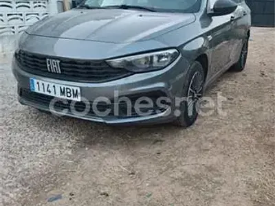 Usado Fiat Tipo 130 CV (95 kW) 2022 Gris / plata Familiar