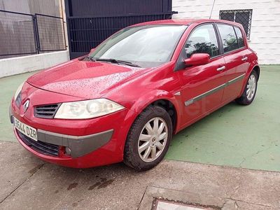 Usado Renault Mégane II Dynamique 105 CV (77 kW) 2006 Rojo Berlina