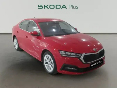 Usado Skoda Octavia Ambition 150 CV (110 kW) 2022 Rojo Berlina