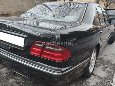 Usado Mercedes E320 Avantgarde 197 CV (144 kW) 2001 Verde Berlina