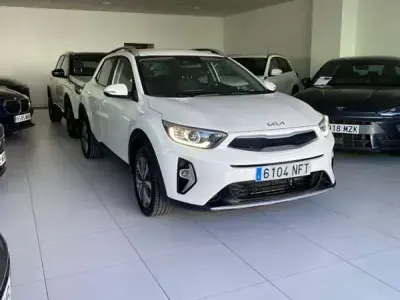 Usado Kia Stonic 101 CV (74 kW) 2025 Blanco SUV