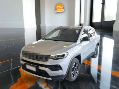 Usado Jeep Compass Limited 190 CV (139 kW) 2022 Gris / plata SUV