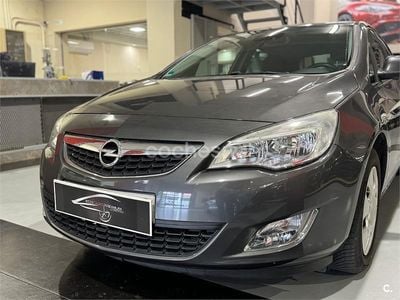 Usado Opel Astra Selective 115 CV (84 kW) 2012 Gris / plata Berlina