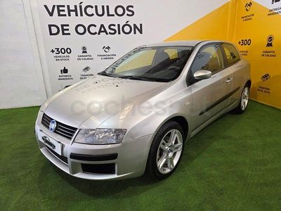 Usado Fiat Stilo Dynamic 140 CV (102 kW) 2004 Gris / plata Berlina