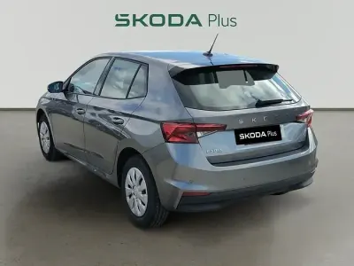 Usado Skoda Fabia 80 CV (58 kW) 2024 Gris Utilitario
