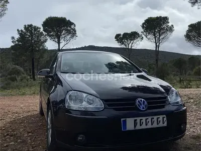 Usado VW Golf V Highline 105 CV (77 kW) 2007 Negro Berlina