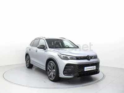Usado VW Tiguan R-line 150 HP (110 kW) 2025 Cinzento SUV