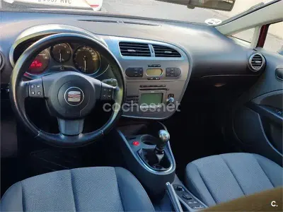Käytetty Seat Leon Stylance 105 HP (77 kW) 2006 Punainen Viistoperä