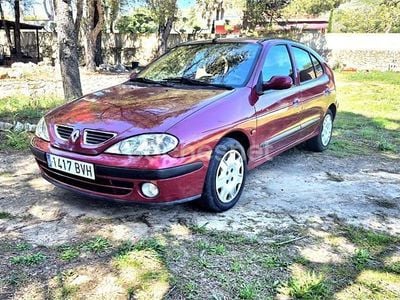 Begagnad Renault Mégane II 80 HK (58 kW) 2002 Röd Sedan