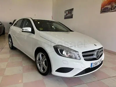 Käytetty Mercedes A180 Urban 109 HP (80 kW) 2013 Valkoinen Sedan
