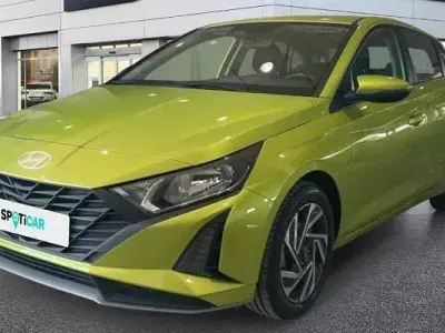 Usado Hyundai i20 84 CV (61 kW) 2024 Verde Utilitario
