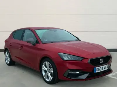 Käytetty Seat Leon FR 130 HP (95 kW) 2023 Punainen Sedan