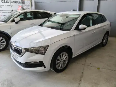 Usado Skoda Scala 95 CV (69 kW) 2023 Blanco Utilitario