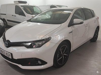 Usado Toyota Auris Hybrid Edition 136 CV (100 kW) 2018 Blanco Berlina