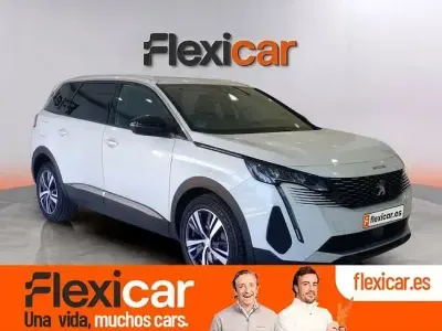 Usado Peugeot 5008 Allure 130 HP (95 kW) 2024 Branco SUV