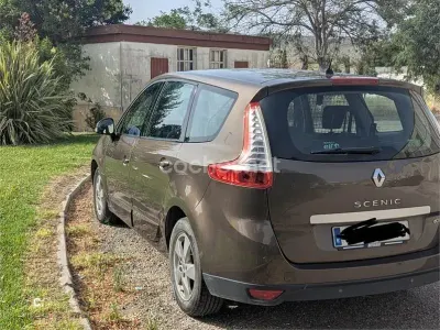 Usado Renault Scenic E-Tech Dynamique 130 CV (95 kW) 2010 Marrón Monovolumen