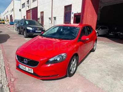 Usado Volvo V40 Kinetic 150 CV (110 kW) 2015 Rojo Berlina