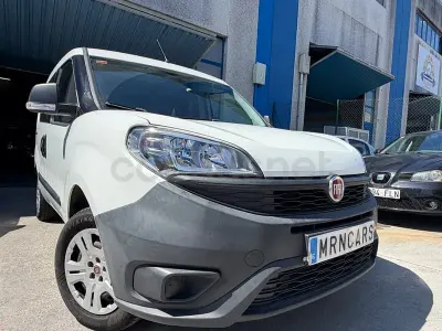 Usado Fiat Doblò Easy 95 CV (69 kW) 2017 Blanco Monovolumen