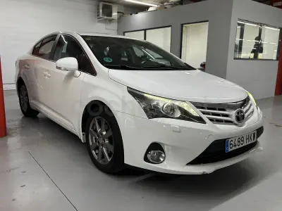 Usado Toyota Avensis Advance 147 CV (108 kW) 2012 Blanco Berlina